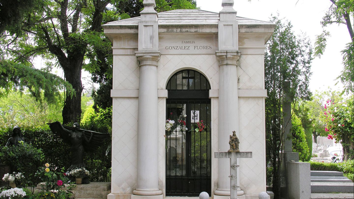 Mausoleo de Lola Flores y su familia en La Almudena. (Gtres)