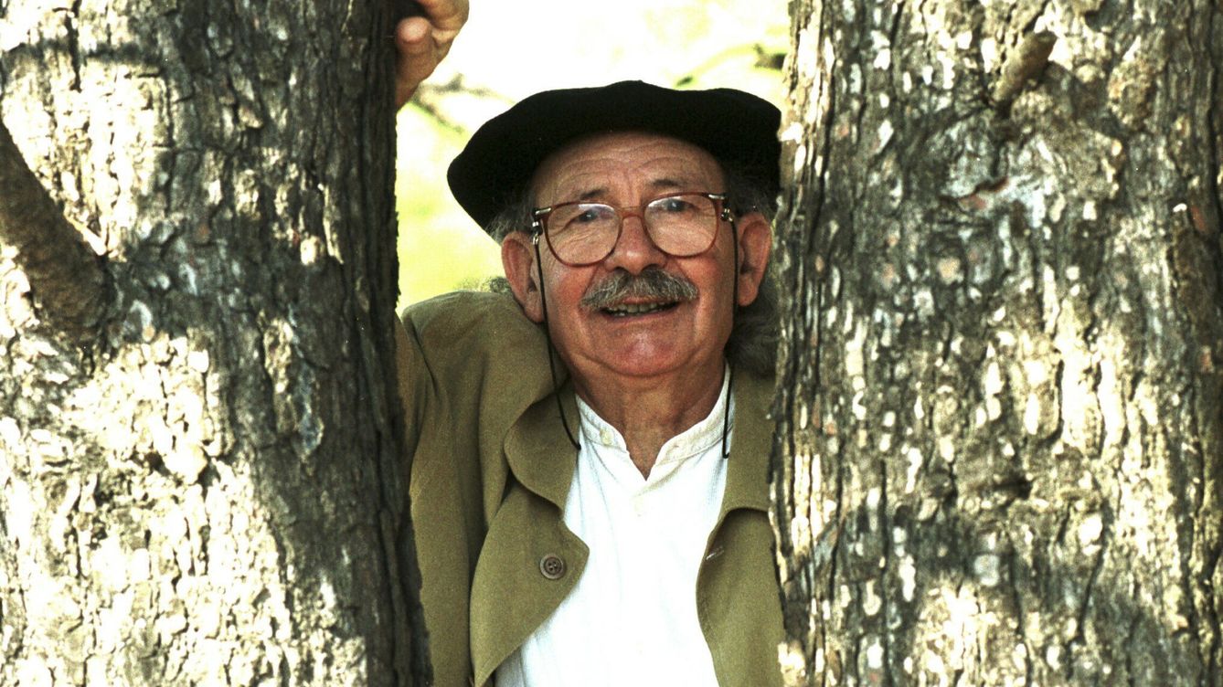 Foto: Agustín Ibarrola, en 1999 en Santander. (EFE/Esteban Cobo)