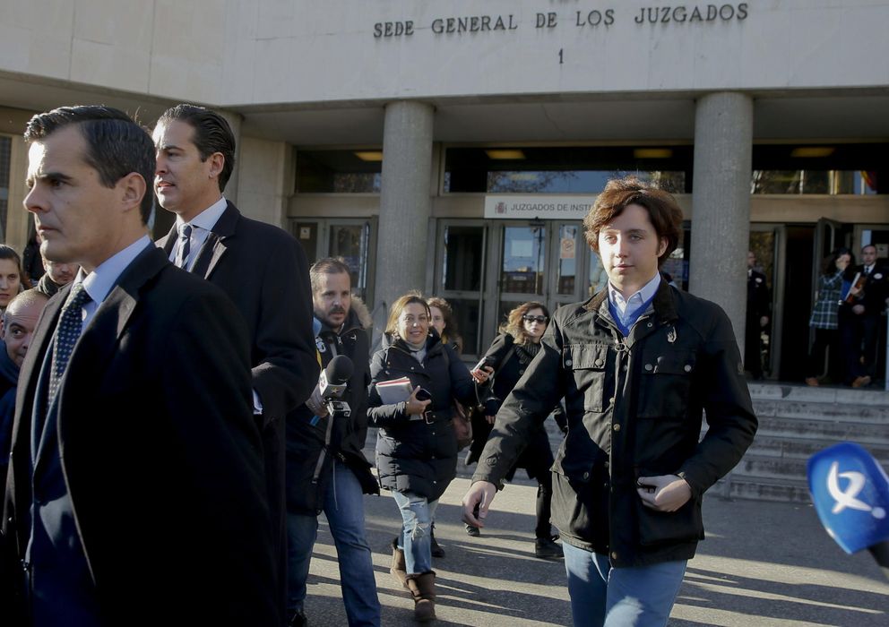 Foto: Francisco Nicolás a la salida de los Juzgados de Plaza de Castilla (EFE)