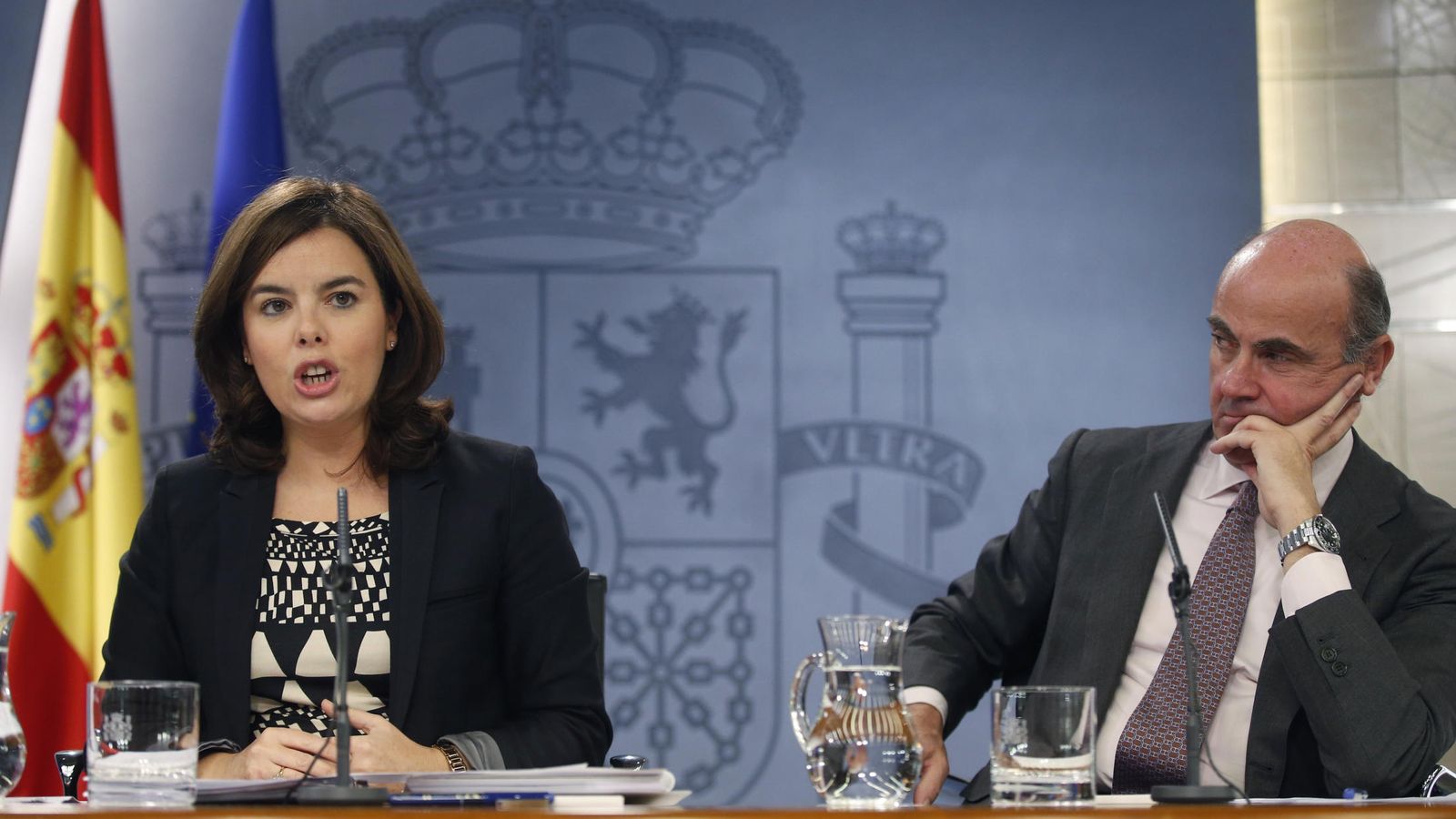 Foto: La vicepresidenta del Gobierno, Soraya Sáenz de Santamaría, y el ministro de Economía y Competitividad, Luis de Guindos. (EFE)