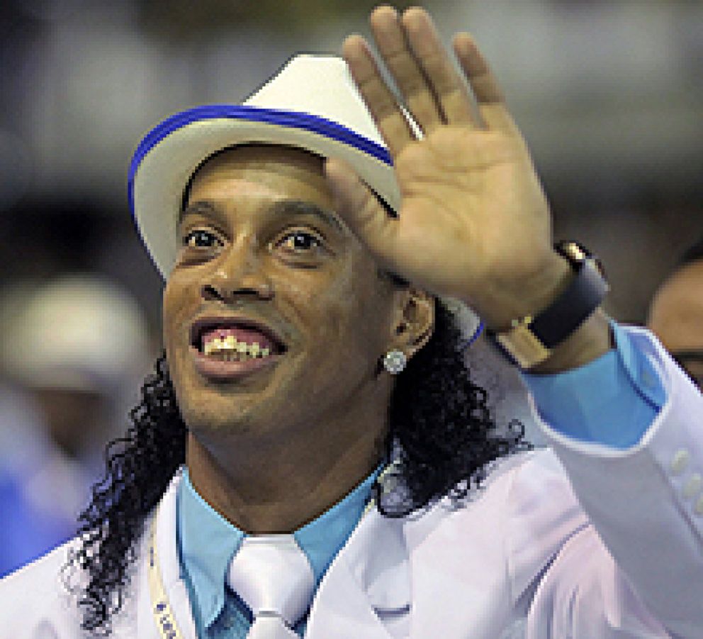 Foto: Ronaldinho, el rey de la fiesta: de su casa a la discoteca por un túnel