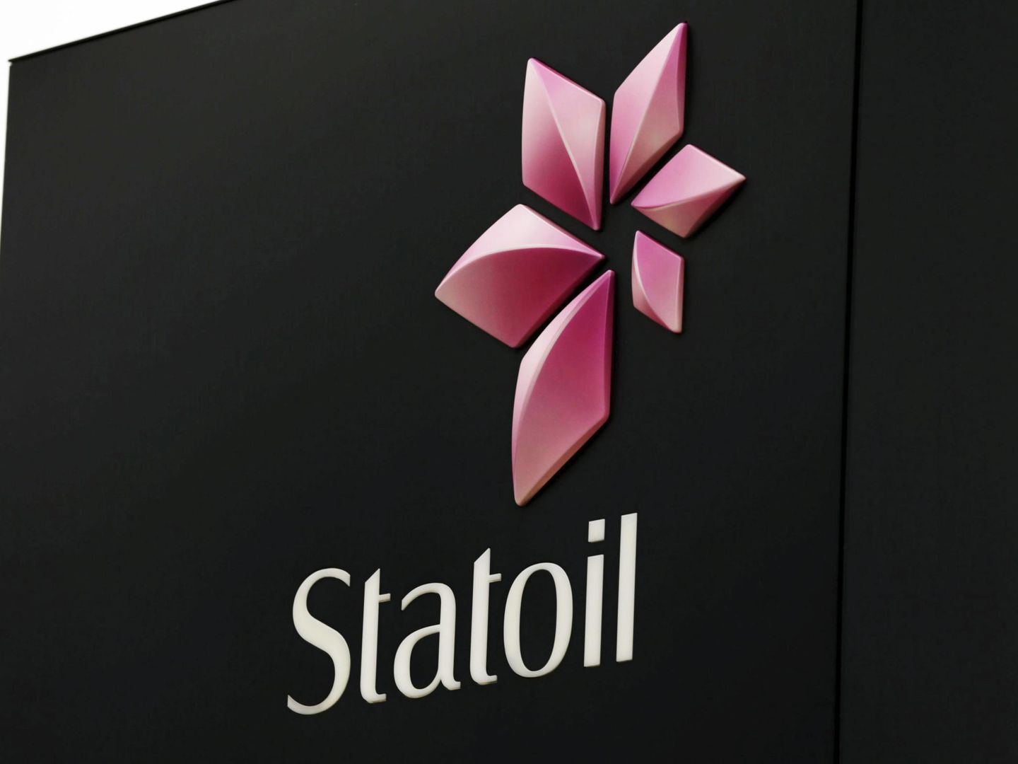 Logotipo de la petrolera estatal Statoil en su sede en Oslo, en noviembre de 2014. (Reuters)