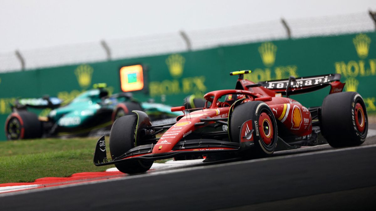 "Nos costó dos puestos": el enfado de Sainz con el ritmo de Ferrari y la maniobra de Leclerc
