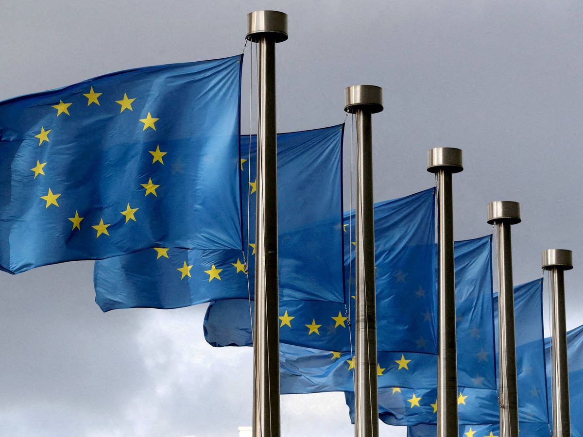 Foto: Banderas de la Unión Europea, en Bruselas. (Reuters/Yves Herman)