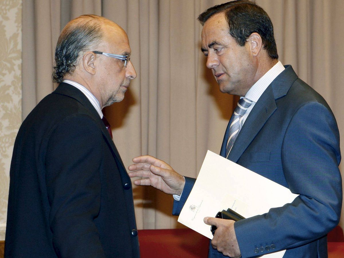 Foto: Cristóbal Montoro y José Bono, en una imagen del Congreso de los Diputados de julio de 2009. (EFE/J.L. Pino)