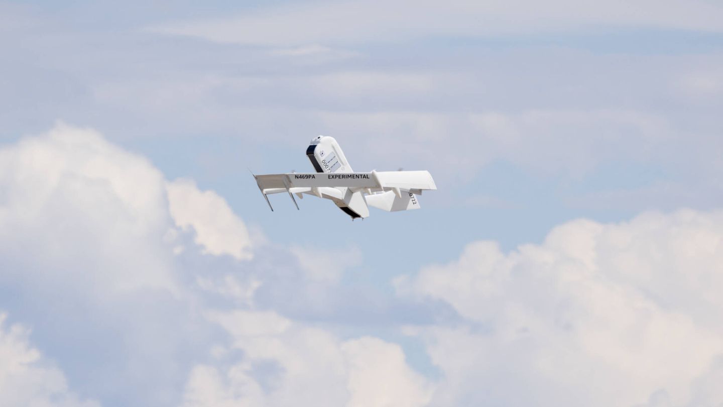 Un dron de reparto de Amazon, el MK27-2, en pleno vuelo. (Amazon)