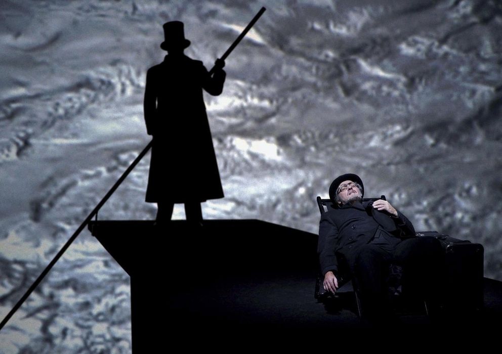 Foto: Imagen de la ópera 'Muerte en Venecia', en cartel en el Teatro Real hasta el 23 de diciembre (Javier del Real)