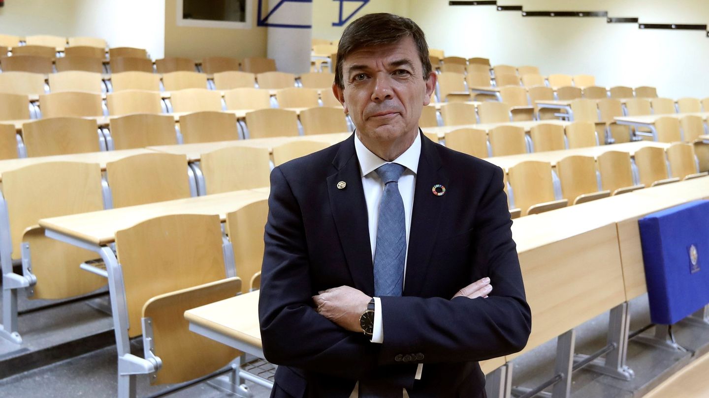 El rector saliente de la Universidad Complutense de Madrid (UCM), Carlos Andradas. (EFE)
