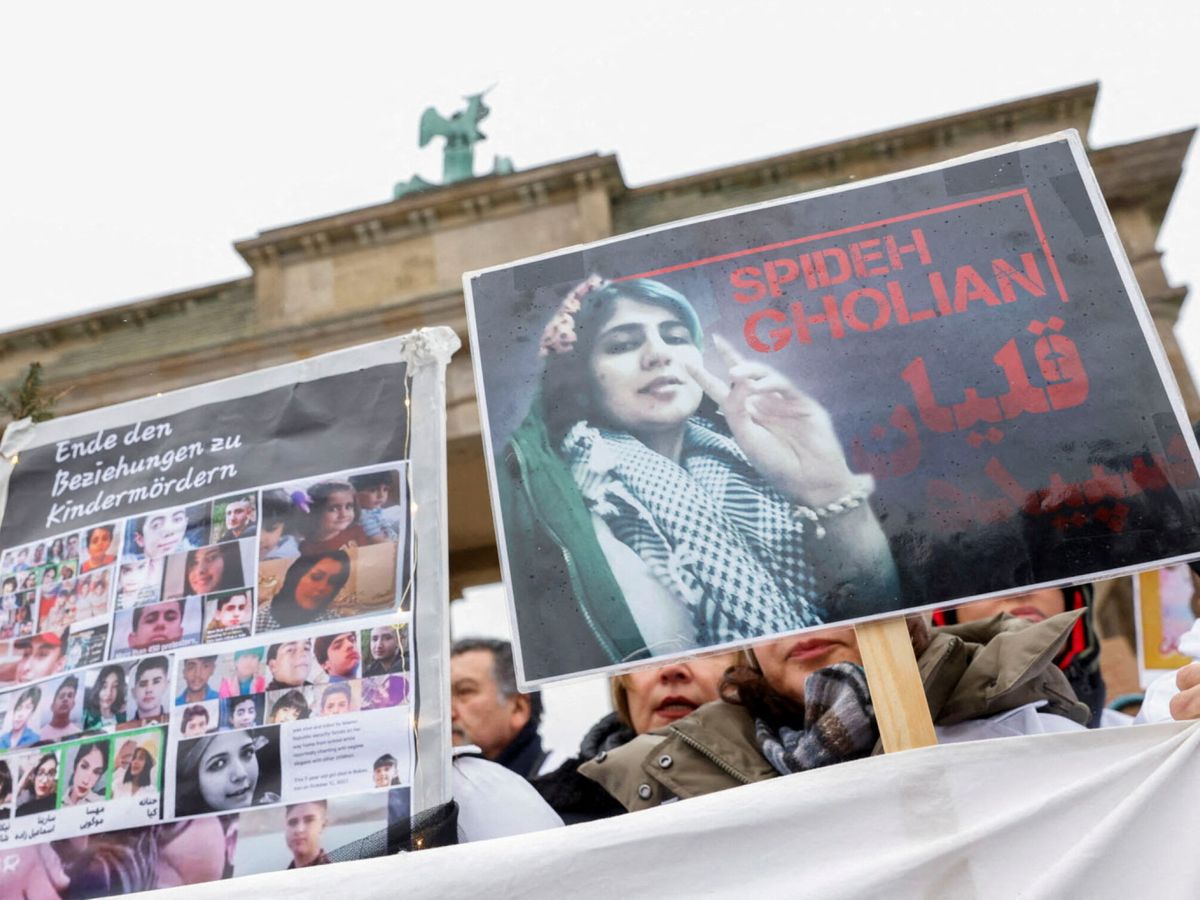 Foto: Protesta en Berlín contra el régimen islámico de Irán tras la muerte de Mahsa Amini. (Reuters/Michele Tantussi)