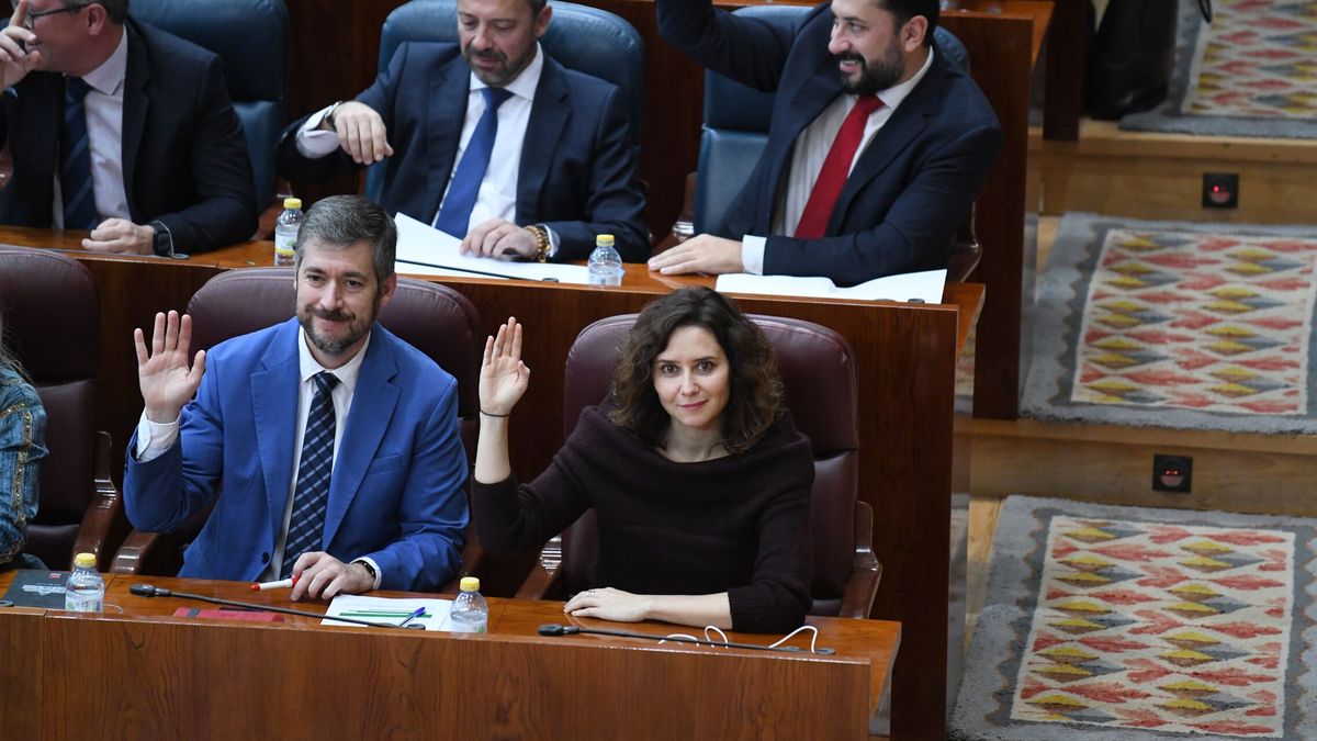Ayuso y Almeida aprueban sus primeros presupuestos en solitario con la abstención de Vox