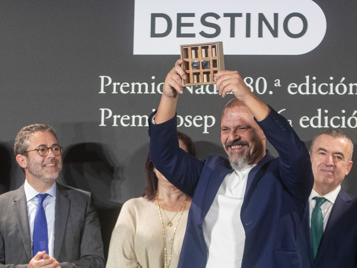 Foto: El escritor César Pérez Gellida, ganador del Premio Nadal 2024. (EFE/Marta Pérez)