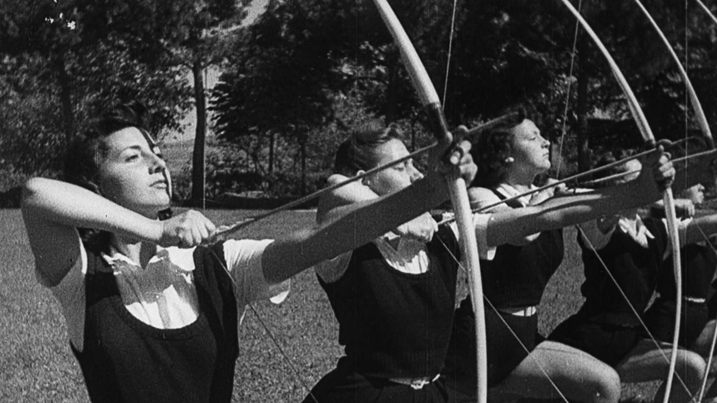 Imagen de las actividades para mujeres en la Italia fascista. (Filmin)