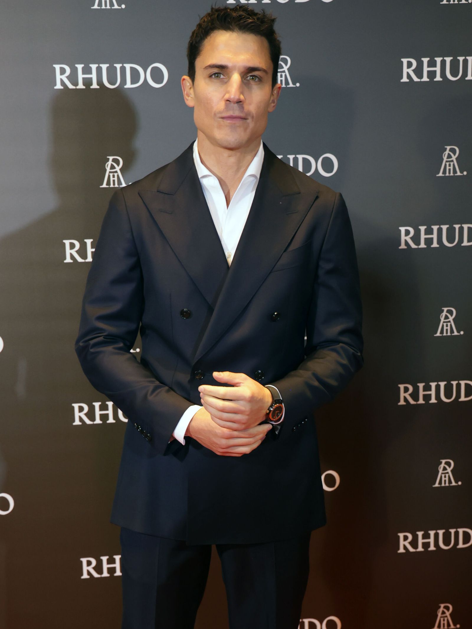 Álex González asiste a la inauguración del exclusivo restaurante Rhudo. (Europa Press)