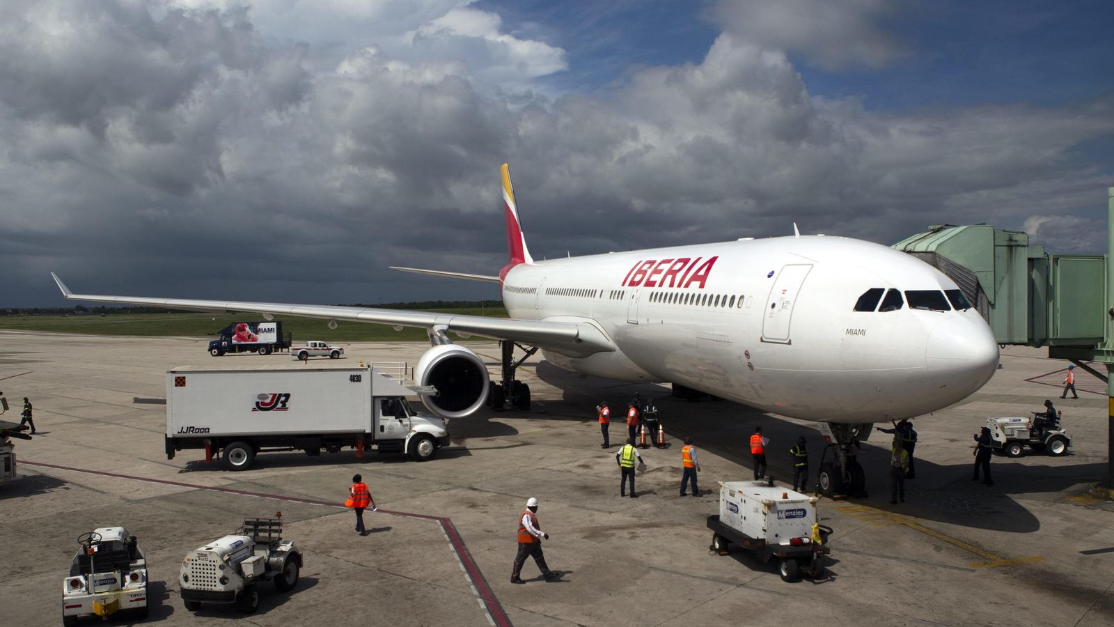 Foto: Un avión de la aerolínea española Iberia llega a Santo Domingo. (EFE)