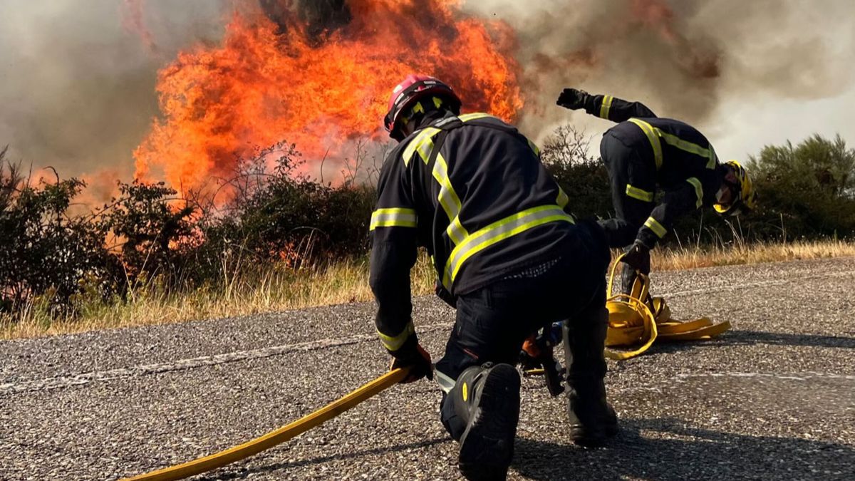 La Xunta da por controlado el incendio en Arbo, con menos de una hectárea quemada 