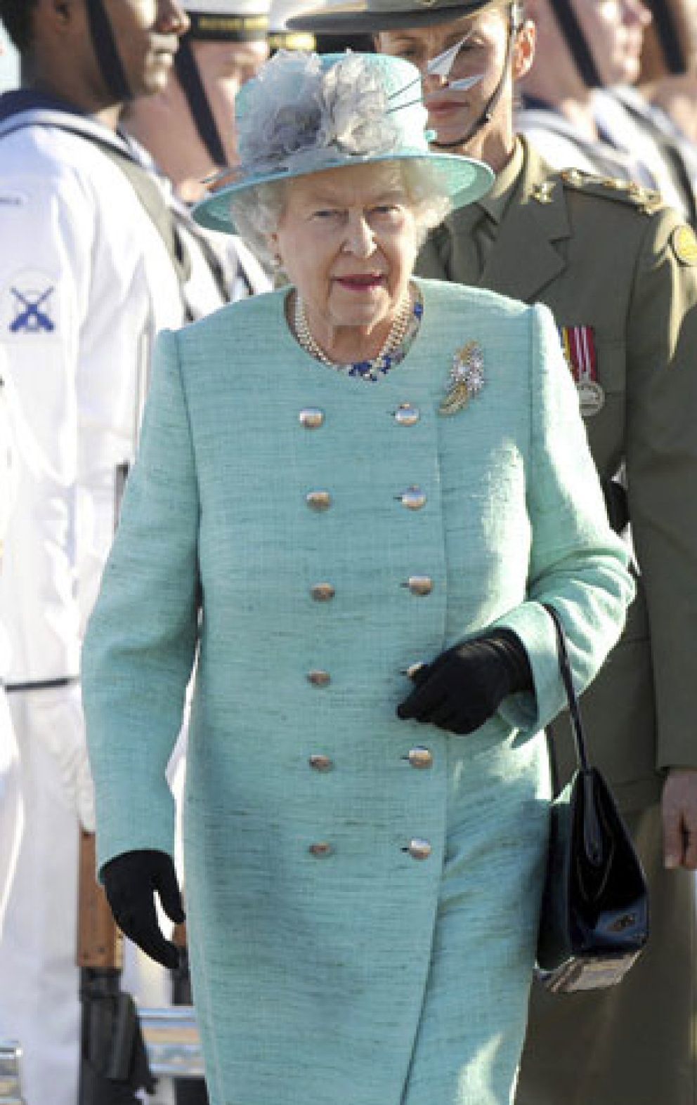 Foto: Twitter enloquece con el 60 cumpleaños de Isabel II: "La Reina mola"