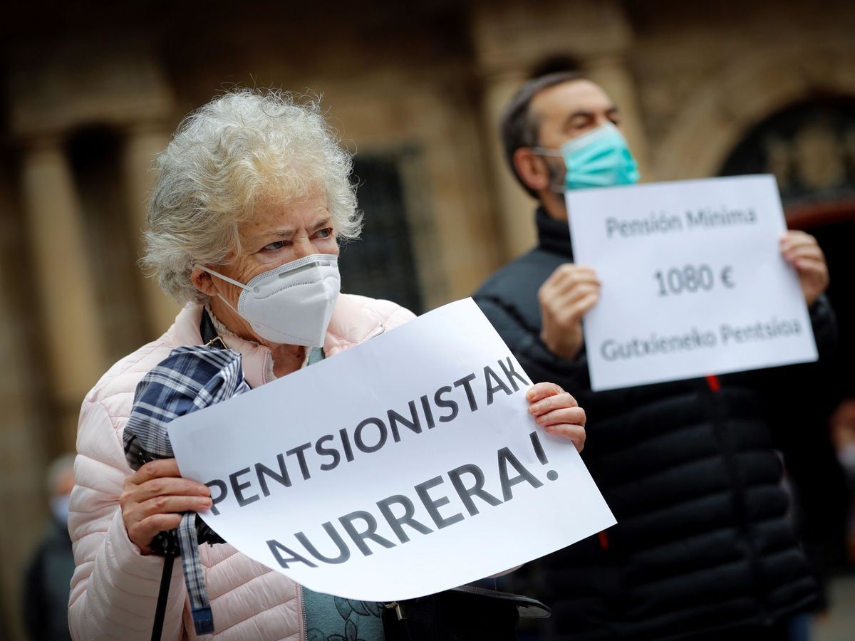 Foto: Protestas de los pensionistas en Pamplona. (EFE)