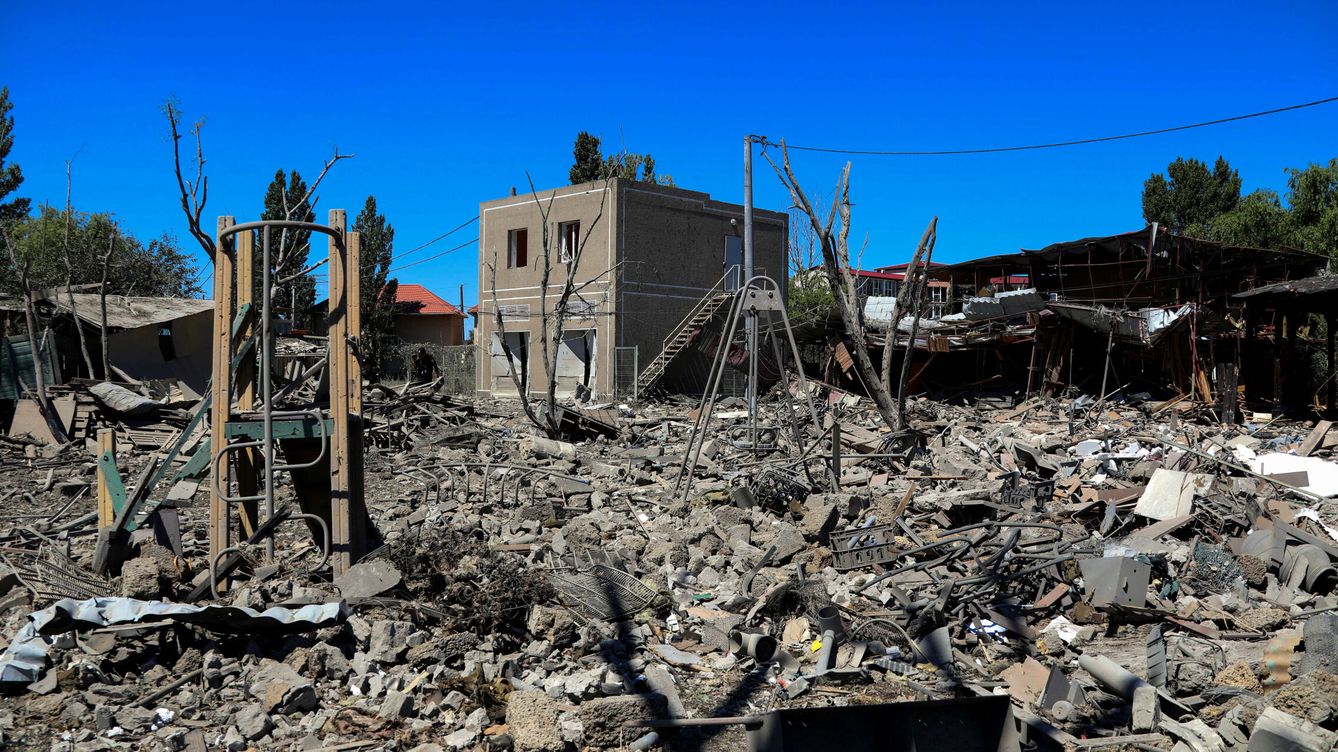 Foto: Zona residencial destruida en Ucrania por un ataque de misiles rusos.(Reuters/Igor Tkachenko)
