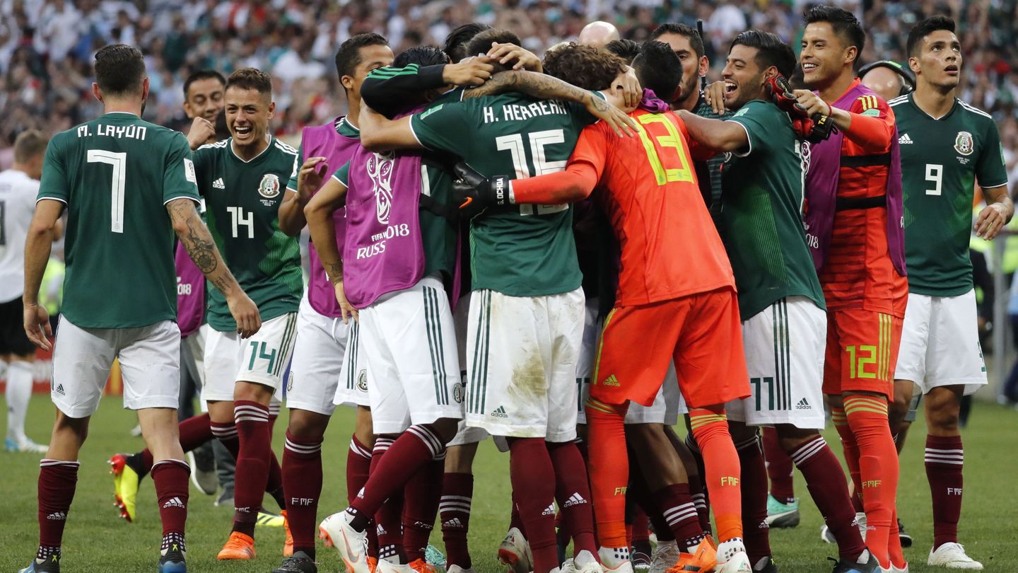 La selección mexicana celebra su triunfo ante Alemania. (Efe)