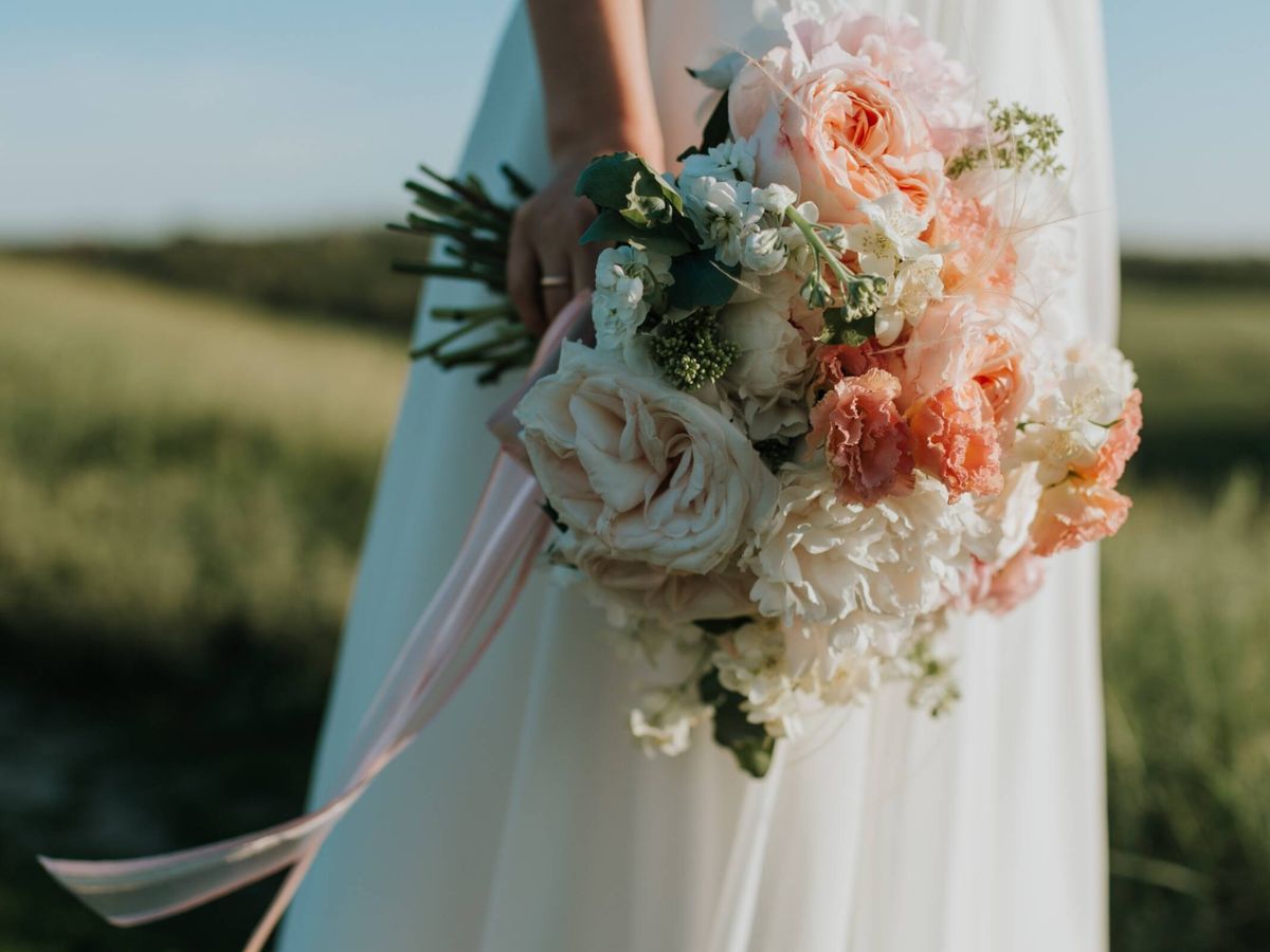 Foto: Las claves para elegir tu ramo de novia perfecto en primavera. (Pexels/Dmitry Zvolskiy)