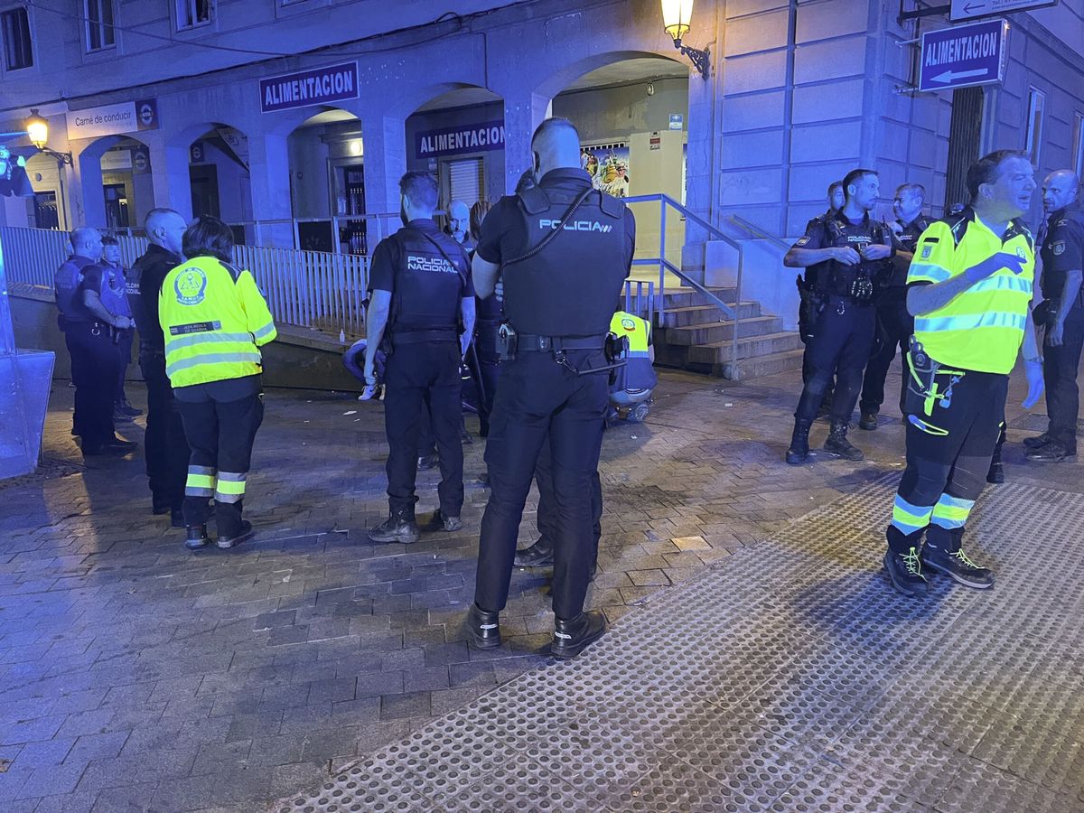 Foto: Imágenes de la Policía en el lugar de la reyerta el pasado martes. (EFE/Emergencias Madrid)