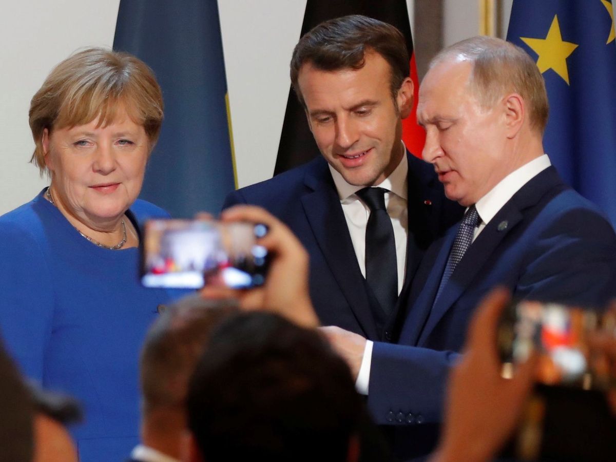 Foto: La canciller alemana Angela Merkel junto al presidente ruso Vladimir Putin en Paris. (EFE)