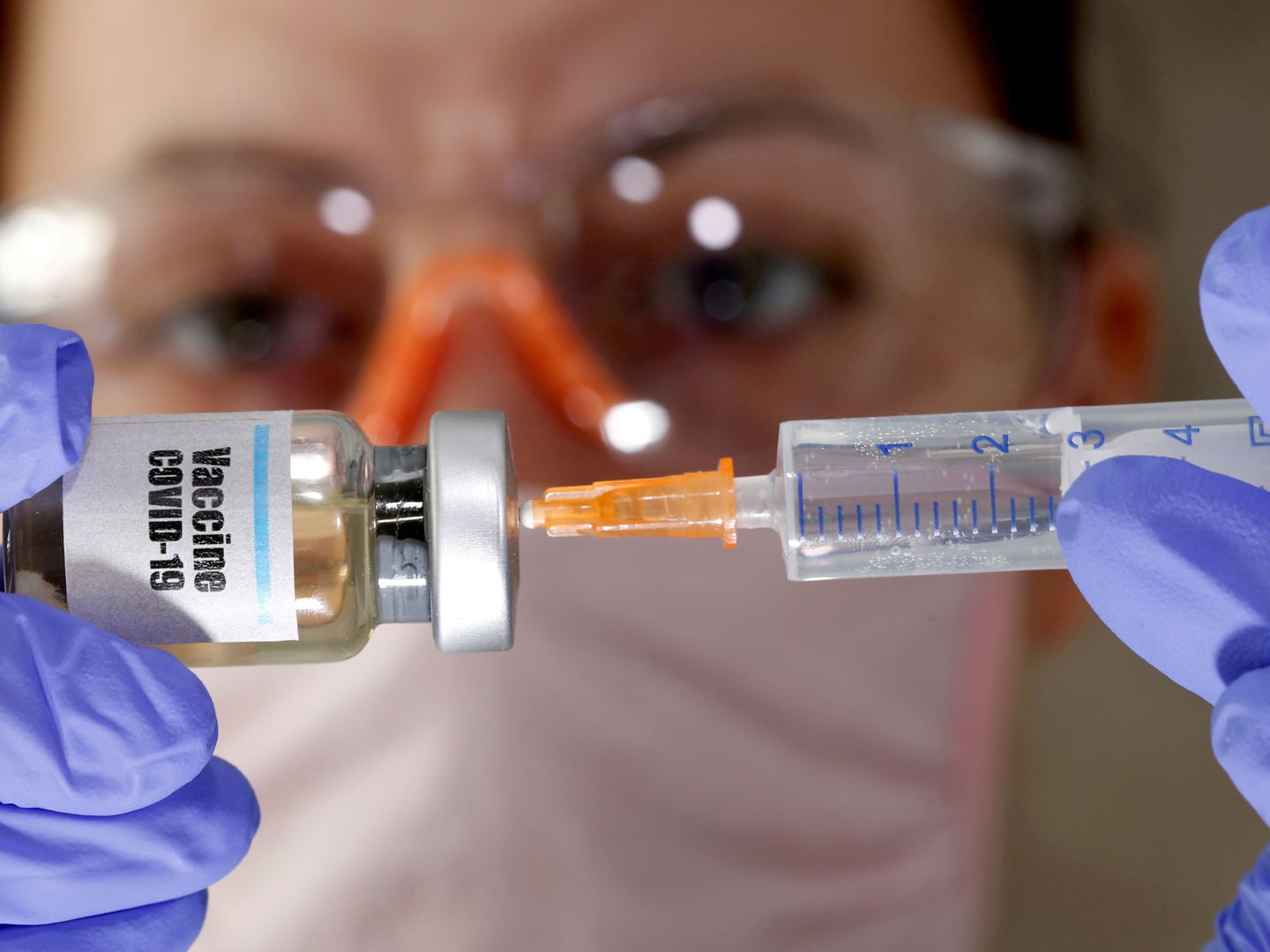 Pruebas en una vacuna. (Reuters)