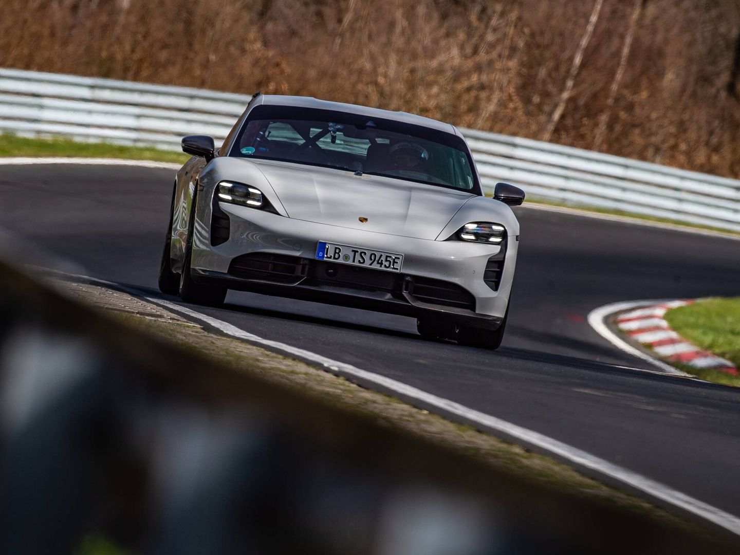Recientemente, Porsche batía el récord de Nürburgring para vehículos eléctricos de serie.