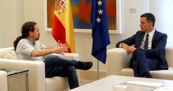 Foto: El presidente del Gobierno, Pedro Sánchez, y el secretario general de Podemos, Pablo Iglesias, durante el encuentro que mantuvieron hace dos semanas en la Moncloa. (EFE)