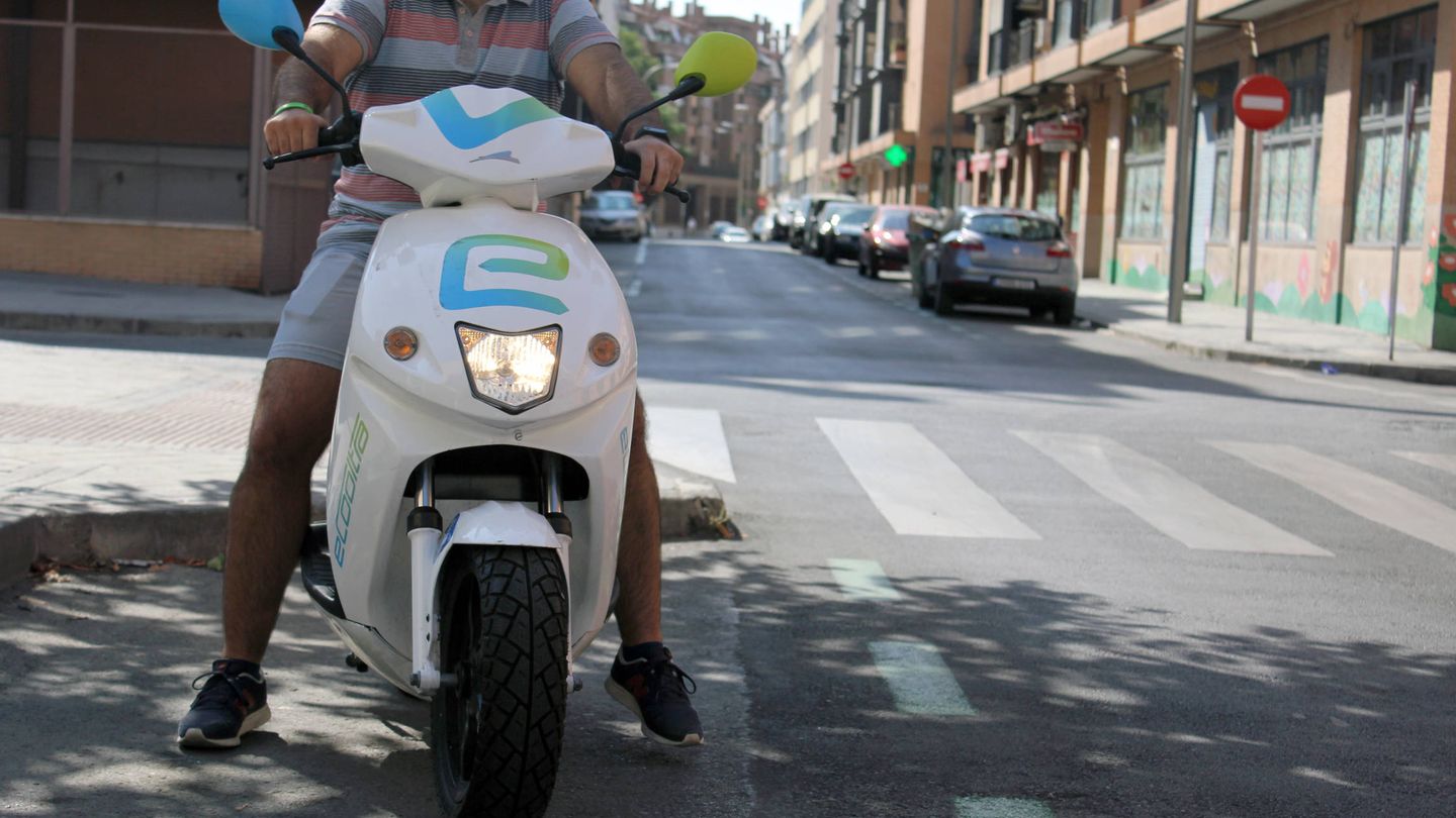 Las motos de Ecooltra responden bien a la hora de acelerar (Foto: Aroa Fernández)
