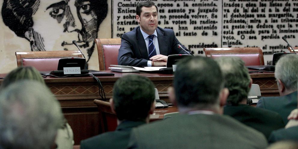 Moreno, durante la reunión con los diputadps y senadores andaluces (EFE).