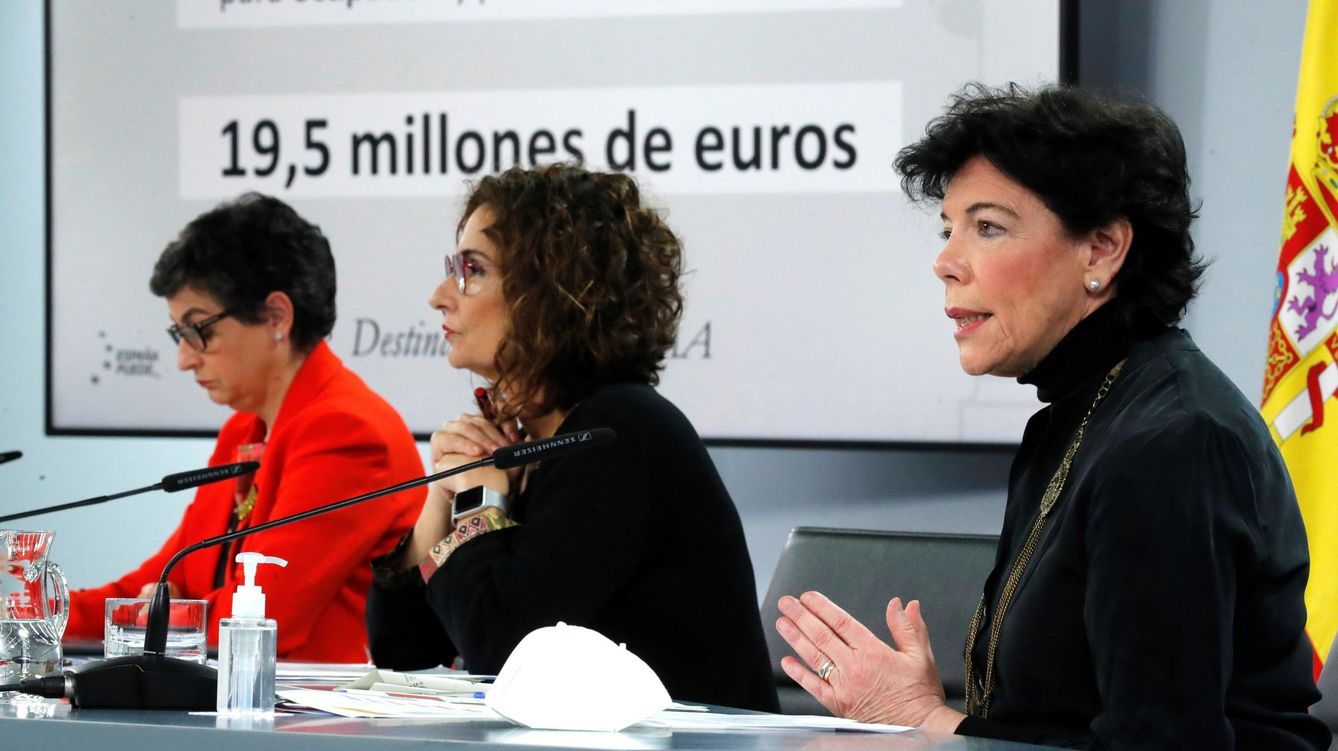 Foto: La ministra de Asuntos Exteriores, Arancha González Laya; la ministra portavoz, María Jesús Montero, y la de Educación y Formación Profesional, Isabel Celaá. (EFE)