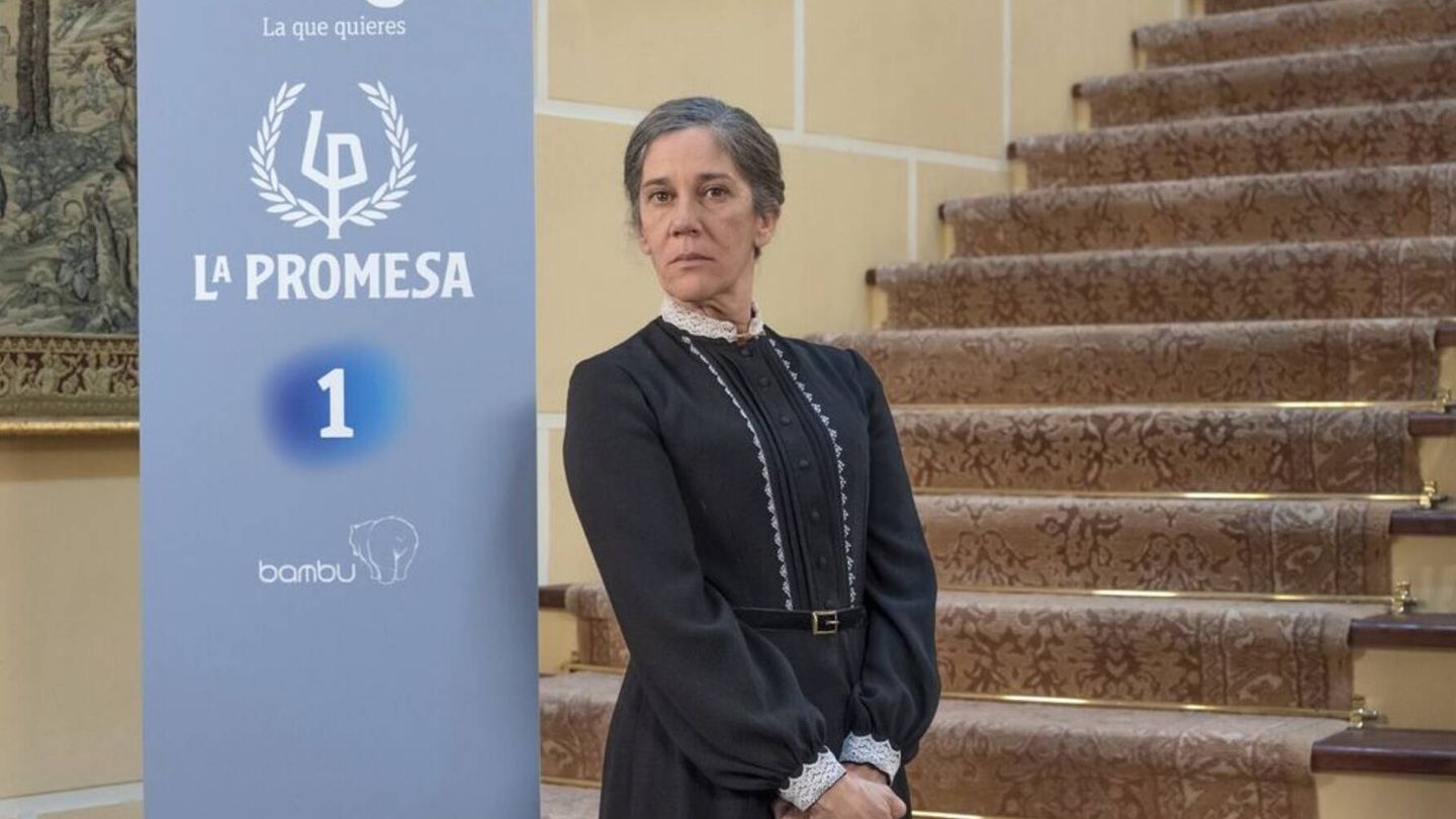 La actriz Marga Martínez encarna a Petra arcos, la doncella personal de la marquesa en la serie 'La Promesa'. (RTVE)