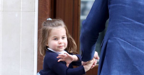 Foto: La princesa Charlotte conociendo a su nuevo hermano. (Getty Images)