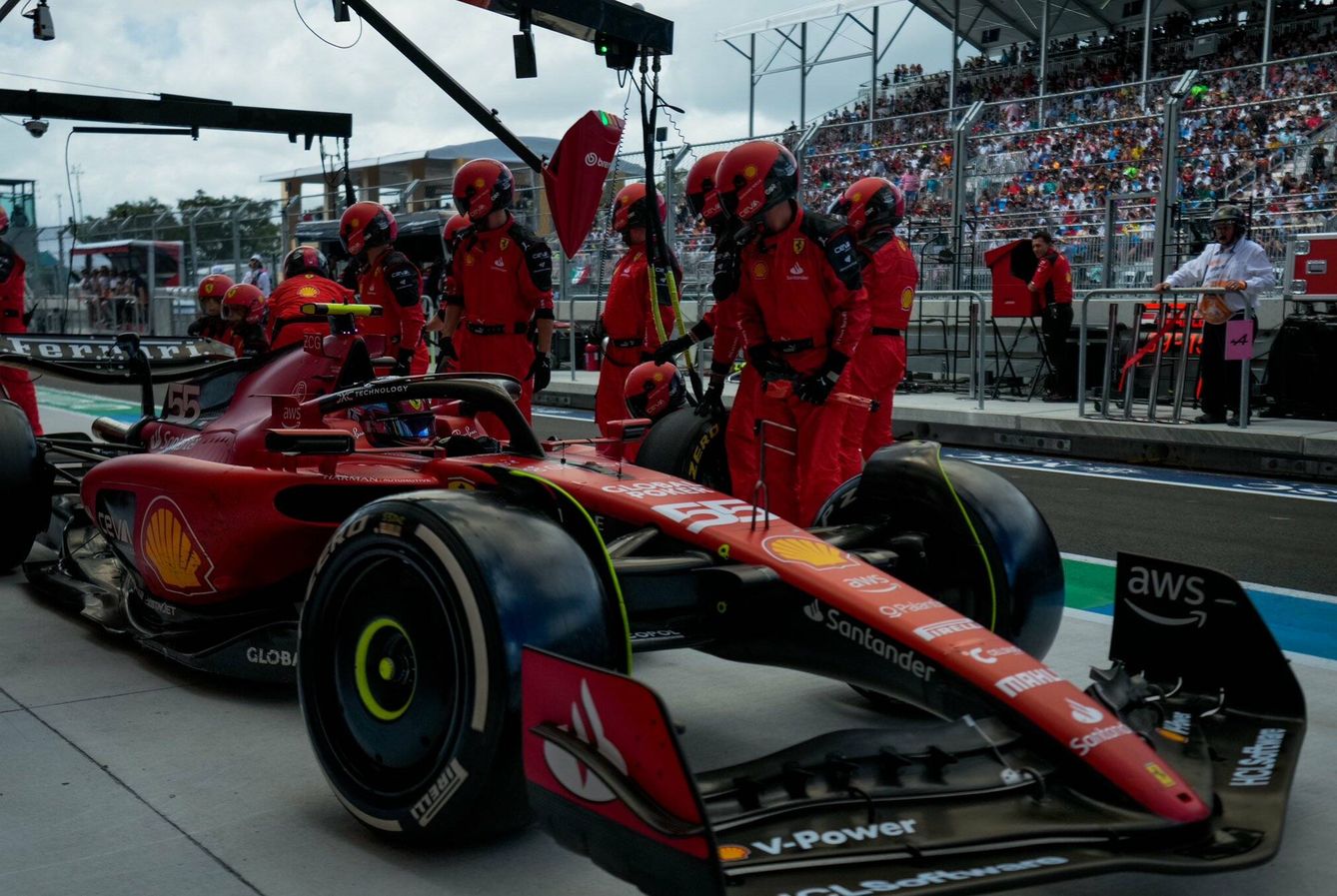 El cambio de neumáticos de compuesto medio a los duros resultó fatal para los intereses de Carlos Sainz. (Ferrari)
