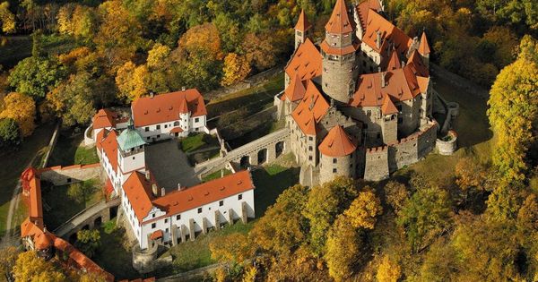 Foto: El castillo de Bouzov es solo uno de los muchísimos que te esperan en la República Checa.