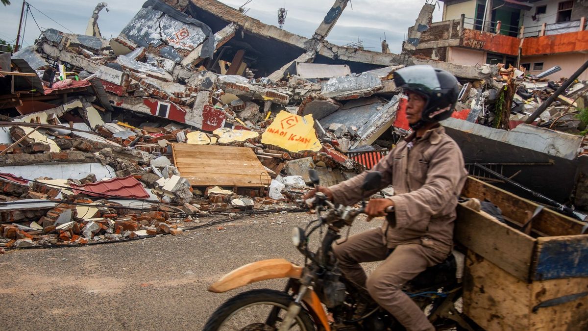 Ascienden a 78 los muertos por el terremoto en la isla indonesia de Célebes