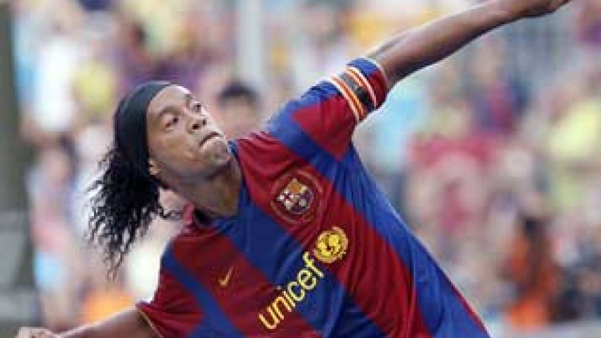 Nike empieza a estar 'mosca' con el Barcelona porque cree que no protege a Ronaldinho
