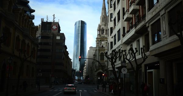 Foto: Bilbao, con la torre de Iberdrola al fondo. (Reuters)