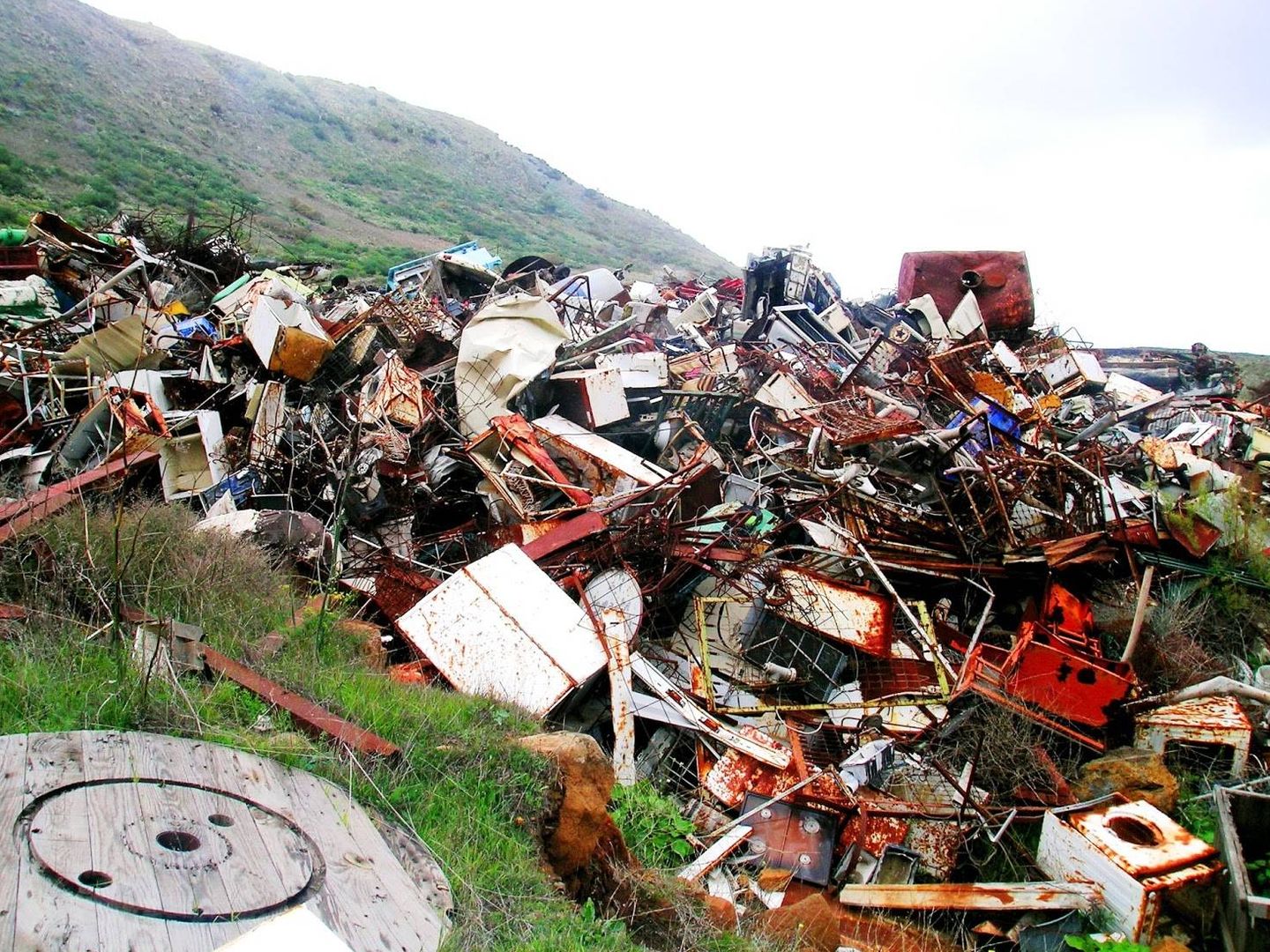 Residuos vertidos en la isla de El Hierro, en 2008. (Cuida la Isla de El Hierro)