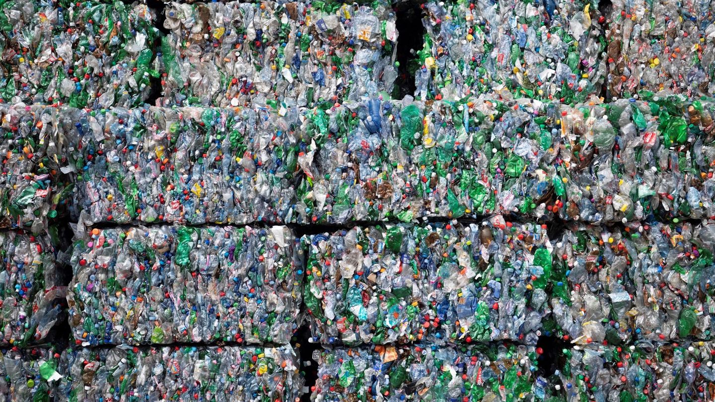 La separación en origen es fundamental para reciclar los residuos de envases (EFE)