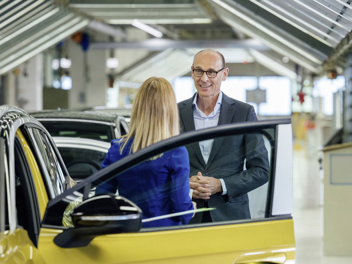 Foto: El máximo responsable de la marca Volkswagen, Ralf Brandstätter, asistió a la puesta en producción del ID.4.