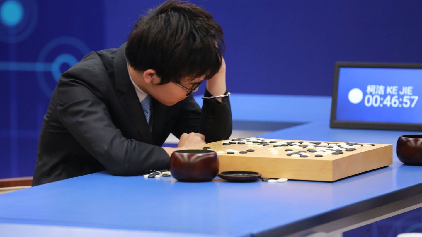 El jugador chino de Go Ke Jie, cae derrotado ante AlphaGo. (REUTERS) 