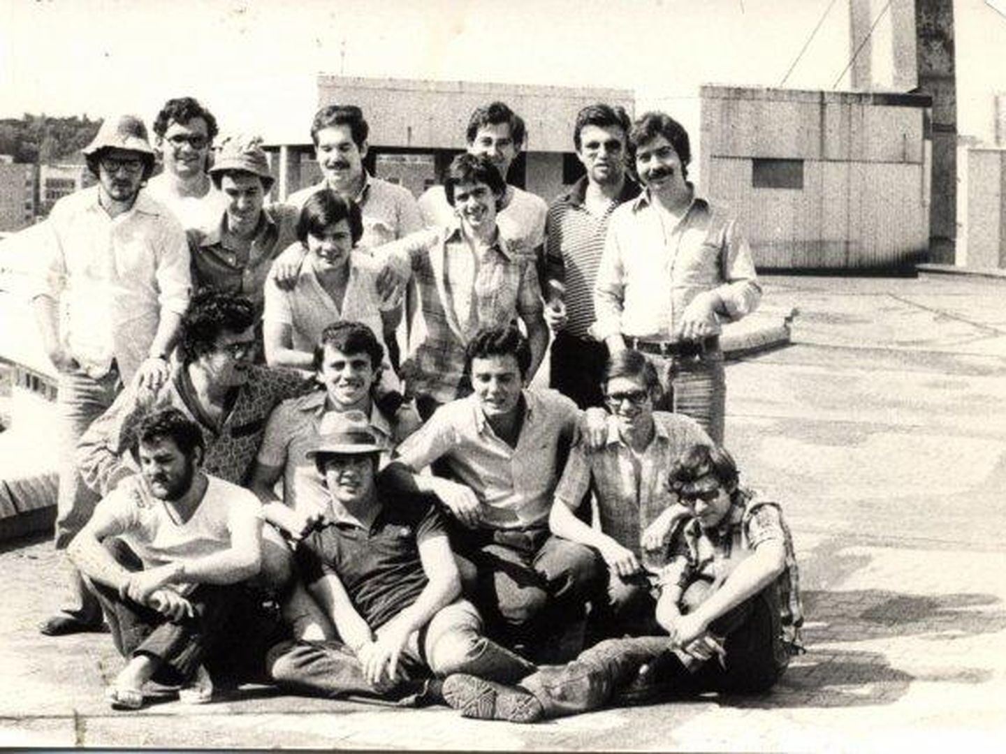 Colegiales del San Juan Evangelista en el tejado, curso 78/79.