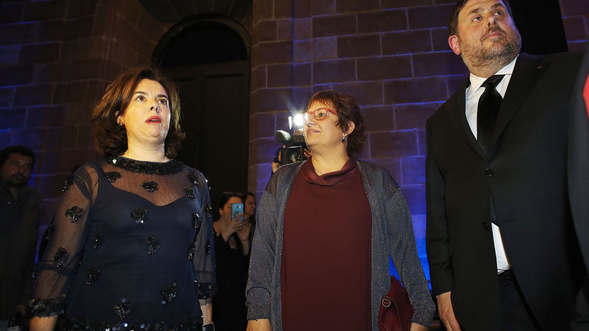 Santamaría coincide con Junqueras en Barcelona en plena 'operación diálogo'