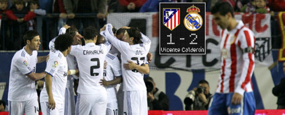 Foto: El Madrid derrota a un acomplejado Atlético para seguir en la lucha por la Liga