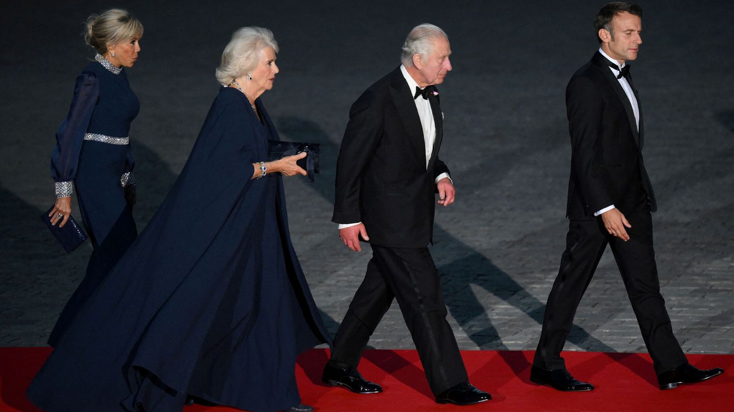 Los reyes de Inglaterra junto a los Macron. (Reuters)