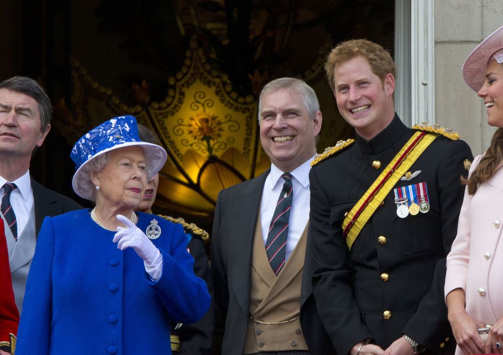 Foto: La Familia Real casi al completo el pasado 15 de junio en el palacio de Buckingham (I.C.)