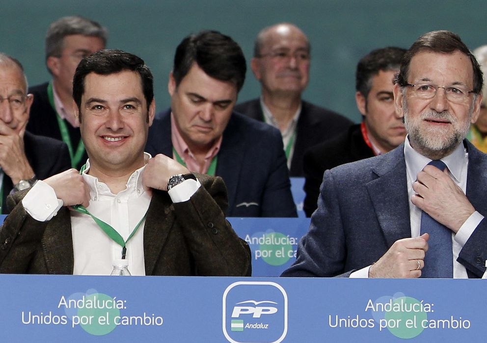 Foto:  El presidente del Gobierno, Mariano Rajoy (d), junto al nuevo líder del PP de Andalucía, Juan Manuel Moreno. (Efe)