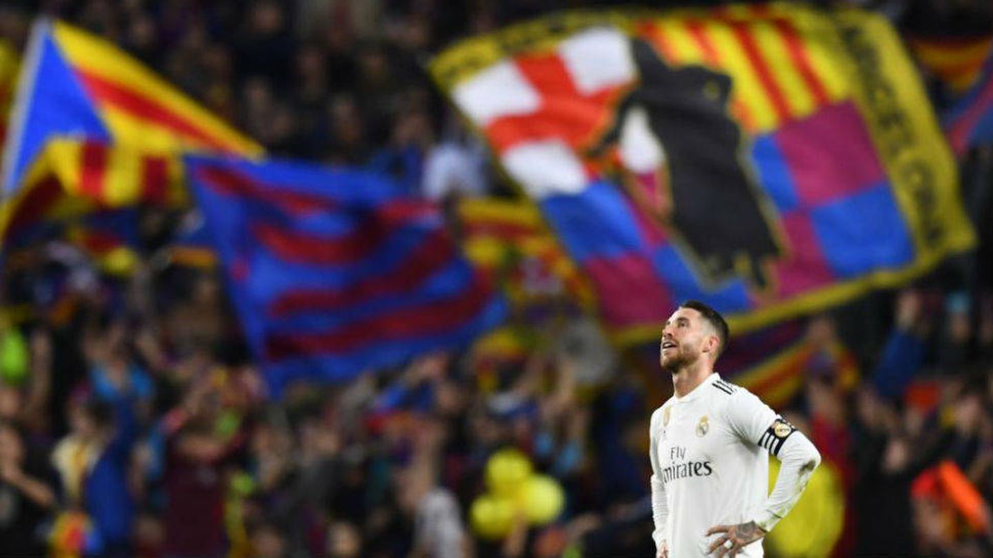 Sergio Ramos en un partido en el Camp Nou. (Efe)